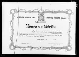 Reprodução de diploma de honra ao mérito não preenchido conferido pelo Instituto Oswaldo Cruz