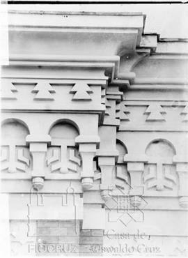 Detalhe do friso da fachada do Pavilhão Mourisco