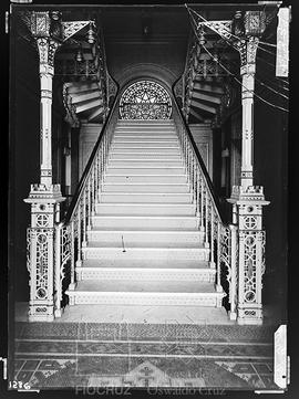 Escada principal do Pavilhão Mourisco
