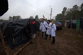 Médicos em acampamento do MST em Santana do Livramento