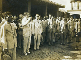 Clementino Fraga com integrantes da brigada de combate a epidemia de febre amarela