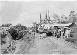 Comitiva em Santo Antônio por ocasião da inauguração do primeiro trecho da Estrada de Ferro Madei...