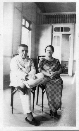 Belisário Penna e sua esposa, Maria Augusta Chaves no quartel onde ficou preso por 6 meses no Rio...