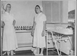 Duas enfermeiras da equipe do Sanatório Getúlio Vargas