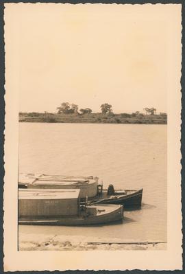 Barcos no rio Paraguai