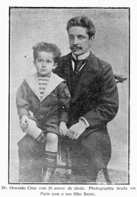 Oswaldo Cruz aos 25 anos com seu filho Bento
