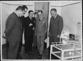 Clemente Mariani e outros visitando o Sanatório Getúlio Vargas