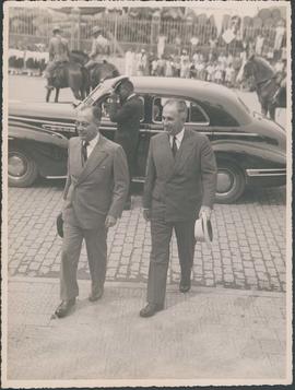 Carlos Lindemberg e Clemente Mariani chegam ao Palácio Anchieta