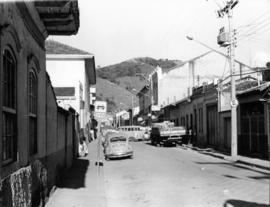 Aspecto de uma rua no centro da cidade natal de Oswaldo Cruz