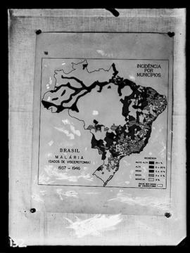 Reprodução de mapa do Brasil mostrando a incidência de malária por município entre os anos de 193...