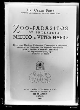 Reprodução de livro intitulado "Zoo-parasitos de interesse médico e veterinário" de Cés...