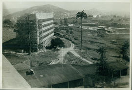 Trecho do campus: Pavilhão Carlos Chagas em construção. Rio de Janeiro