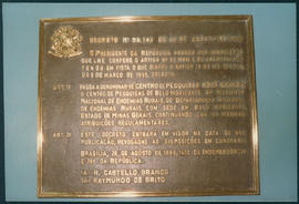 Placa do decreto nº 59.149. Centro de Pesquisas René Rachou. Belo Horizonte