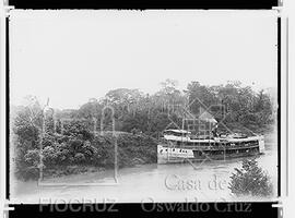 Porto do Riozinho, Rio Acre; gaiola (embarcação) ancorada