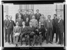 Cientistas do Instituto Oswaldo Cruz e visitantes