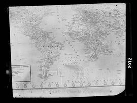 Mapa mostrando as vias de comunicação por avião no Sul da Europa, continente africano, América Ce...