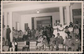 Pessoas na entrada do sanatório Getúlio Vargas na festa junina