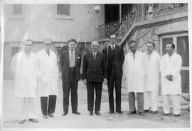 Em frente ao Hospital Evandro Chagas, da esquerda para direita: Genard Nóbrega, Aristides Marques...