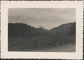 Vista do Morro do Frade e a Freira ao fundo, na região de Rio Novo do Sul