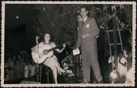 Apresentação musical na festa junina do sanatório Getúlio Vargas