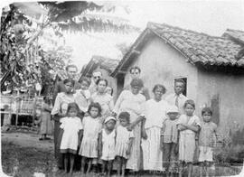 Grupo de pessoas com ancilostomíase em Encruzilhada (BA)