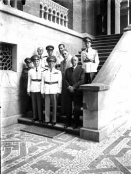Visita do ilustríssimo general Souza Ferreira ao IOC em 25/04/1945 para assistir ao preparo do pl...