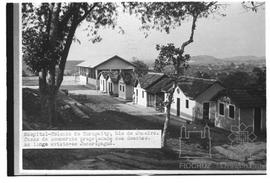 Hospital Colônia de Curupaiti: casas de comércio propriedade dos doentes Ao longe avista-se Jacar...