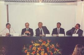 Palestrantes, composição da mesa da esquerda para a direita: pesquisador não identificado, Jean-P...