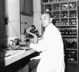Felipe Nery Guimarães em seu laboratório