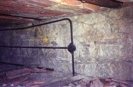 Levantamento fotográfico, vão entre o teto da biblioteca e o piso do terraço