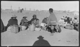 Pessoas sentadas - Paraguai