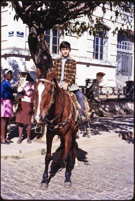 Nelson Lacombe montado a cavalo