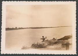 Maria José von Paumgartten à margem do rio Paraguai