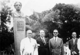Inauguração de busto em homenagem a Oswaldo Cruz em Recife, iniciativa da Sociedade de Higiene de...
