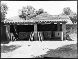 Fabricação de latrinas e fossas no centro de saúde de Araraquara (SP)