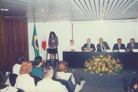 Palestrantes, composição da mesa da esquerda para a direita: pesquisador não identificado, Jean-P...