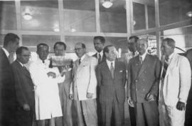 Médicos do Instituto Oswaldo Cruz e visitantes