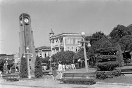 Praça do Ferreira, em destaque a Coluna da Hora e ao fundo Palacete Ceará