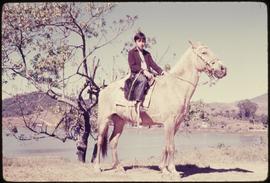 Nelson Lacombe montado a cavalo