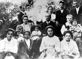 Oswaldo Cruz ao lado de sua mulher, seu sogros e outros familiares