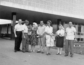 Felipe Nery Guimarães, sua esposa Lieselotte com grupo de pessoas em Brasília