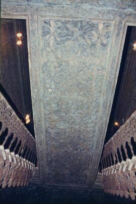 Teto da passarela do 3º andar do hall central no interior do Pavilhão Mourisco