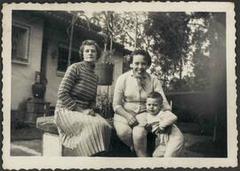 Amair, sobrinha de Maria do Carmo Corrêa e Castro, com seu filho Marcio e mulher não identificada