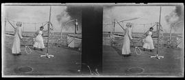 Passageiras do navio Lanfranc durante jogo no deck